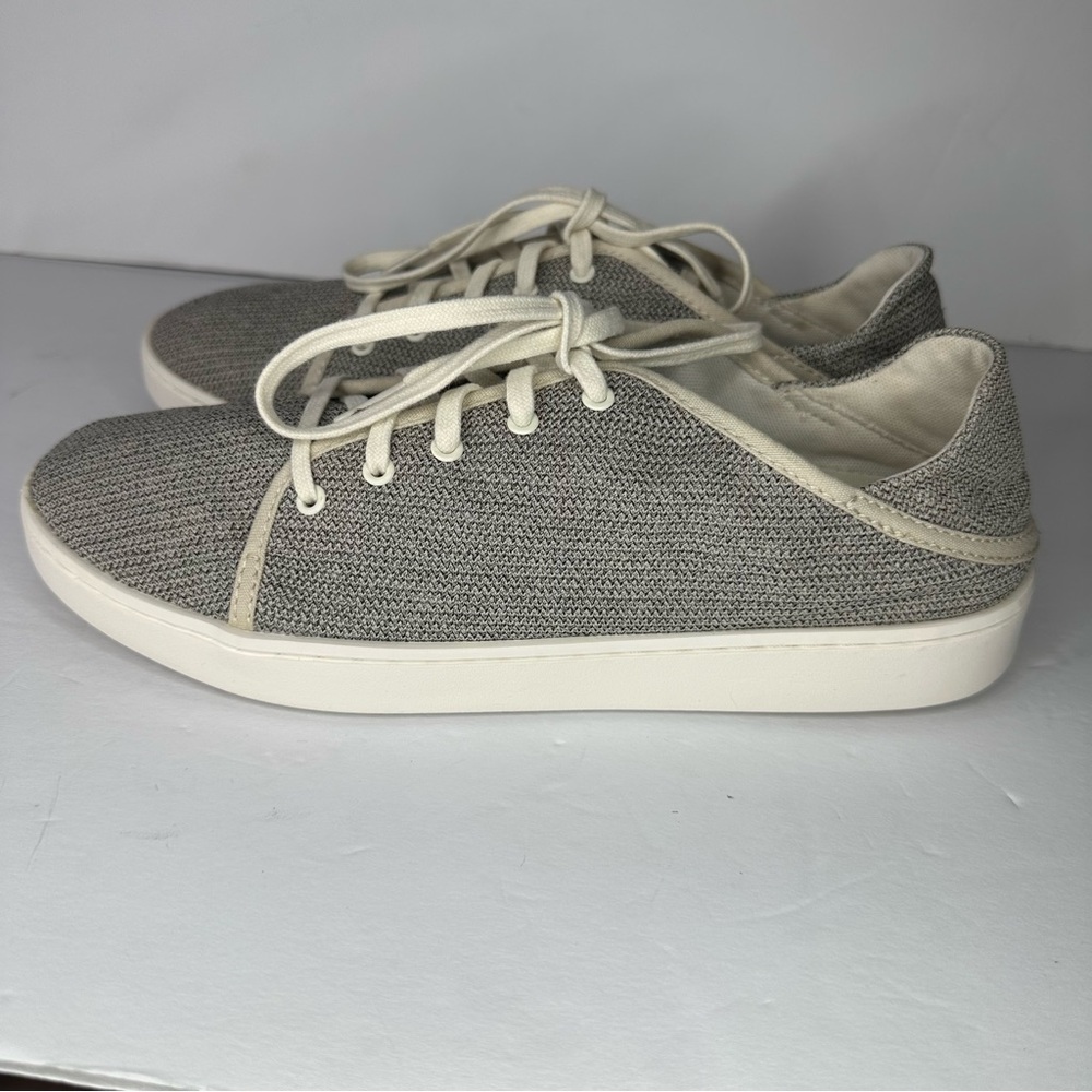 Olukai Pehuea Li Convertible sneaker in Tapa/White Sand. Size 10